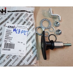 287574189 Klamka schowka zbiornika hydraulicznego CASE 580 695 SR New Holland Lb 110 115
