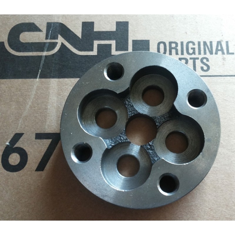 J905820 Adapter sprzęgła pompy hydraulicznej CASE 580 K SLE SK SM stary typ