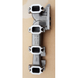 2J901919 Kolektor wydechowy CASE 580 SLE SM K SK